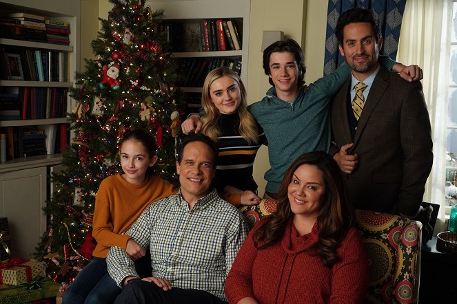 American Housewife - The Bromance Before Christmas - Del rodaje - Julia Butters, Diedrich Bader, Meg Donnelly, Daniel DiMaggio, Katy Mixon, Ed Weeks