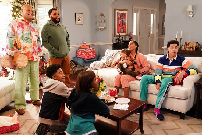 Black-ish - Father Christmas - Z filmu - Laurence Fishburne, Anthony Anderson, Miles Brown, Tracee Ellis Ross, Marcus Scribner