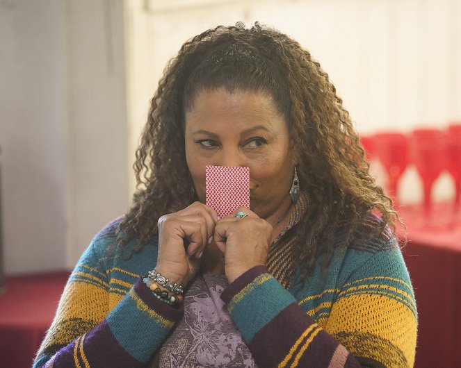 Bless This Mess - Season 2 - Six Out of Six - Photos - Pam Grier