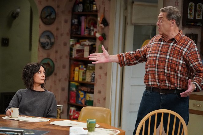 The Conners - Slappy Holidays - De la película - Sara Gilbert, John Goodman