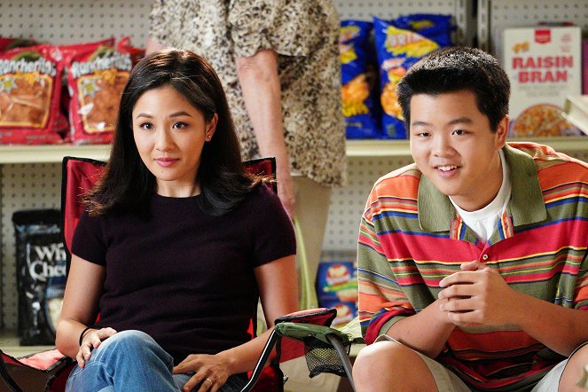 Fresh Off the Boat - TMI: Too Much Integrity - Photos - Constance Wu, Hudson Yang