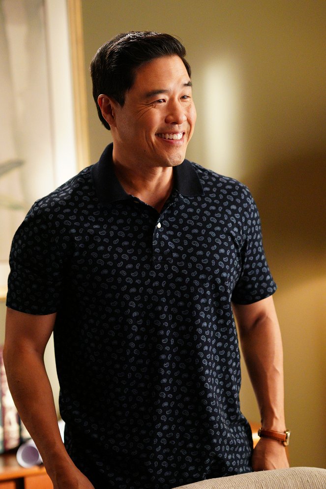 Fresh Off the Boat - TMI: Too Much Integrity - Do filme - Randall Park
