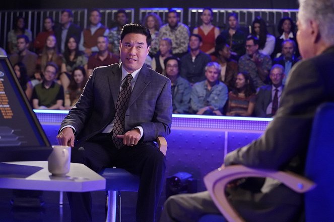 Huangovi v Americe - Lou Wants to Be a Millionaire - Z filmu - Randall Park