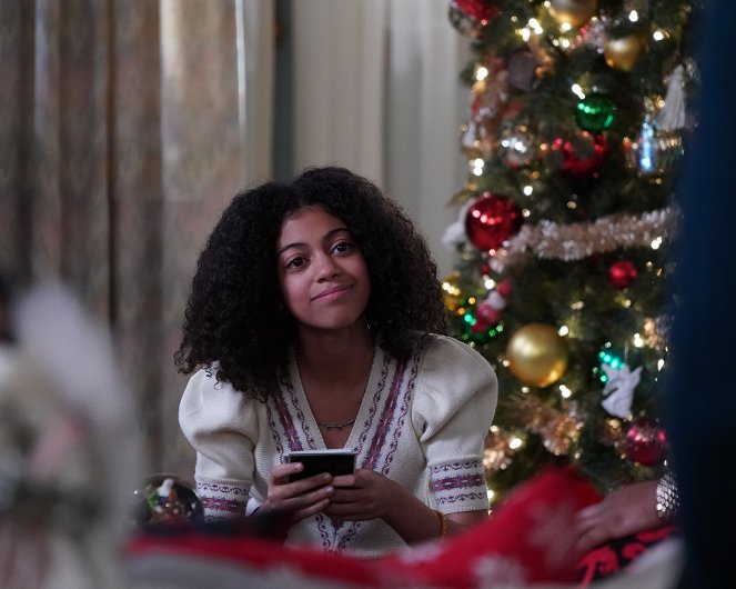 Mixed-ish - Do They Know It's Christmas? - De filmes