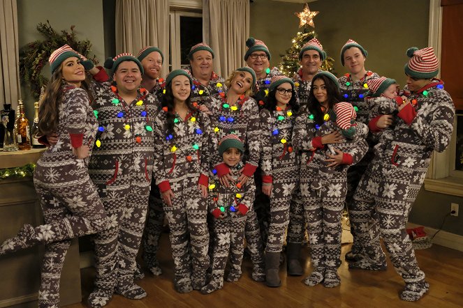 Modern Family - Das letzte Weihnachten - Dreharbeiten - Sofía Vergara, Rico Rodriguez, Jesse Tyler Ferguson, Aubrey Anderson-Emmons, Eric Stonestreet, Julie Bowen, Ed O'Neill, Ariel Winter, Ty Burrell, Sarah Hyland, Nolan Gould