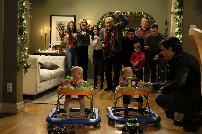 Współczesna rodzina - Ostatnie Boże Narodzenie - Z filmu - Sarah Hyland, Julie Bowen, Sofía Vergara, Ed O'Neill, Rico Rodriguez, Eric Stonestreet