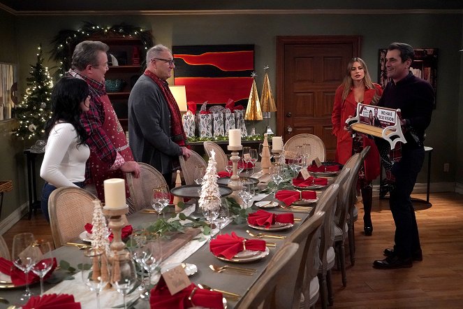 Uma Família Muito Moderna - O último Natal - Do filme - Eric Stonestreet, Ed O'Neill, Sofía Vergara, Ty Burrell