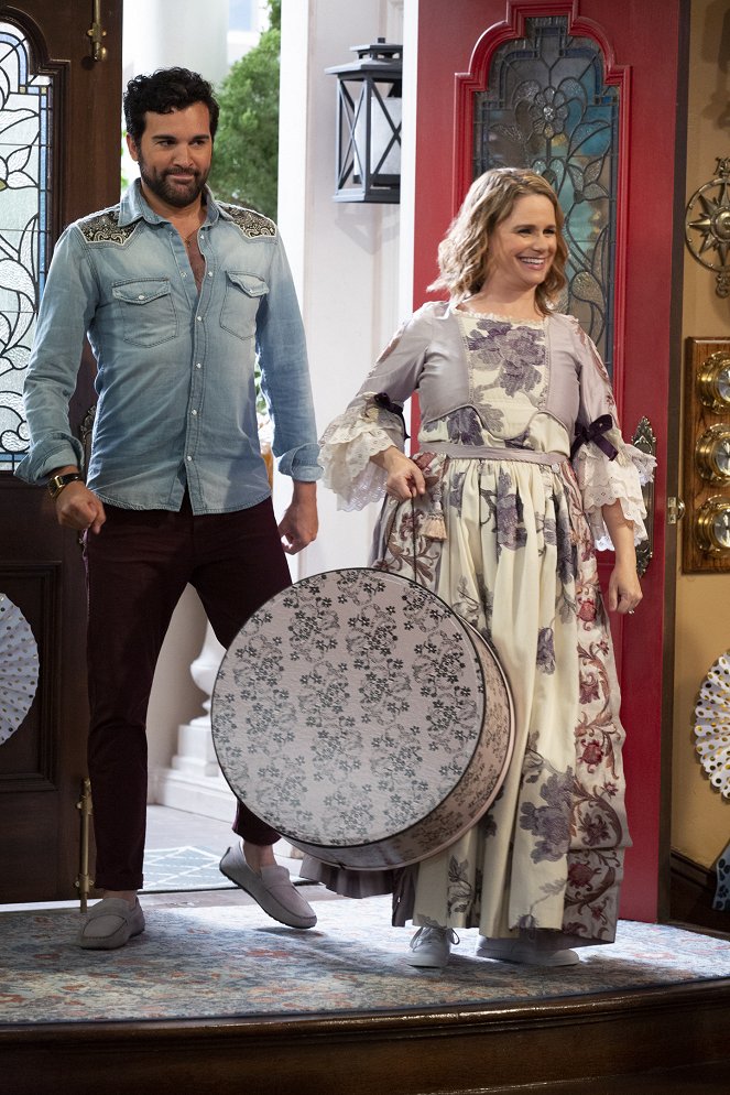 Fuller House - Season 5 - Welcome Home, Baby-to-Be-Named-Later - Photos - Andrea Barber
