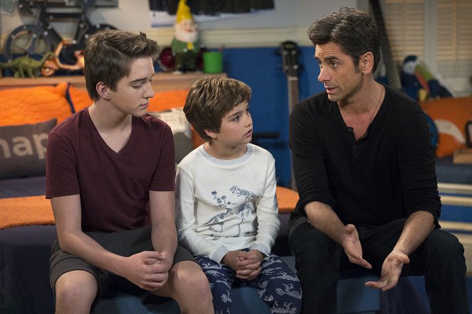 Fuller House - Uncle Jesse's Adventures in Babysitting - Photos - Michael Campion, Elias Harger