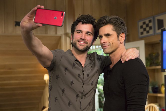 Fuller House - Uncle Jesse's Adventures in Babysitting - Photos
