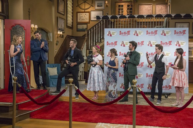 Fuller House - Say Yes to the Dress - Photos