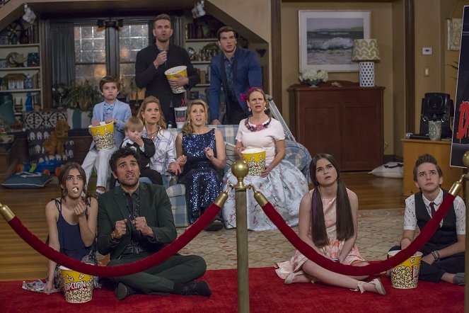 Fuller House - De mooiste jurk - Van film - Soni Bringas