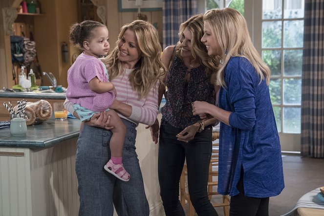 Fuller House - Maybe Baby - Photos - Candace Cameron Bure, Jodie Sweetin