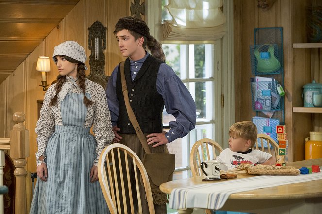 Fuller House - A Tommy Tale - Photos - Soni Bringas, Michael Campion
