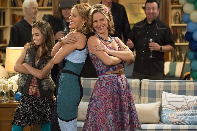 Fuller House - Our Very First Show, Again - Photos - Candace Cameron Bure, Andrea Barber