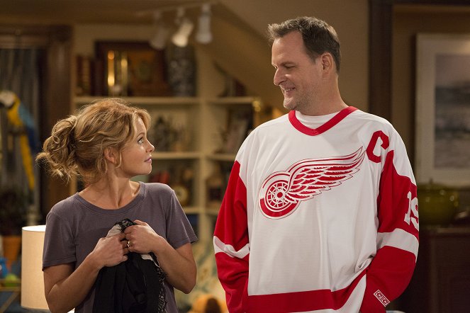 Fuller House - Season 1 - Funner House - Photos - Candace Cameron Bure, Dave Coulier