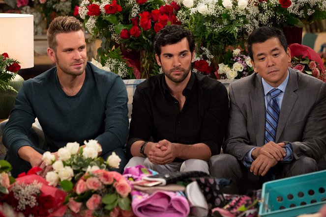 Fuller House - Season 1 - War of the Roses - Photos - John Brotherton, Juan Pablo Di Pace