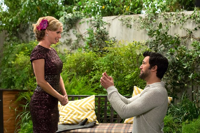 Fuller House - Save the Dates - Photos - Andrea Barber, Juan Pablo Di Pace