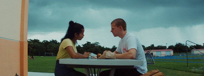 Waves - Z filmu - Taylor Russell, Lucas Hedges
