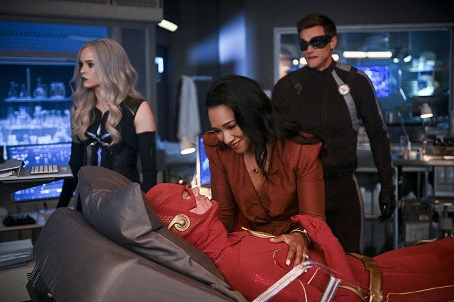 The Flash - A Flash of the Lightning - Photos - Danielle Panabaker, Grant Gustin, Candice Patton, Hartley Sawyer