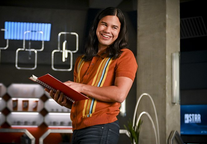 The Flash - A Flash of the Lightning - Photos - Carlos Valdes