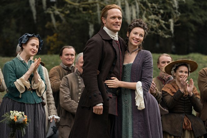 Outlander - Season 5 - The Fiery Cross - Photos - Caitlin O'Ryan, Sam Heughan, Caitríona Balfe