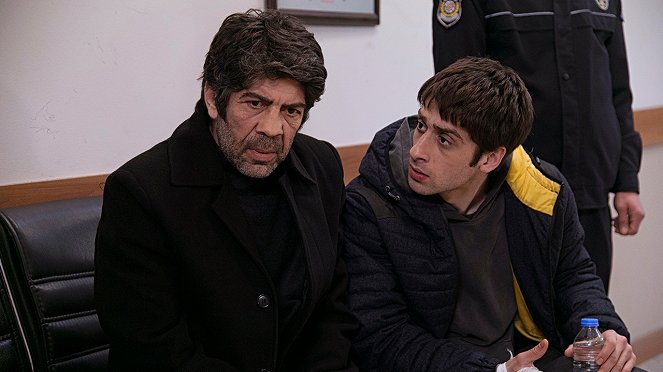 Dayan Yüreğim - Episode 5 - Kuvat elokuvasta - Tuncer Salman, Bora Akkaş