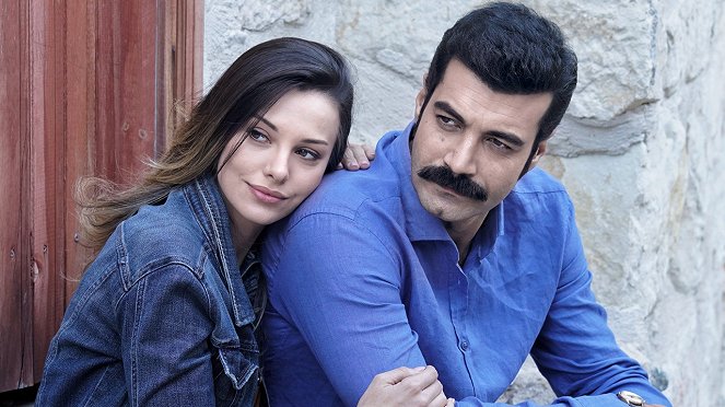 Deli Gönül - Episode 1 - Photos - Tuvana Türkay, Murat Ünalmış