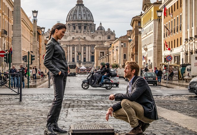 Blood & Treasure - Season 1 - Der Skorpion - Filmfotos - Sofia Pernas, Matt Barr