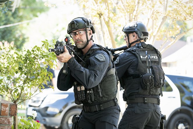 S.W.A.T. - Sea Legs - Van film - Jay Harrington