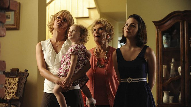 Dorastająca nadzieja - Rodzice Burta - Z filmu - Martha Plimpton, Cloris Leachman, Shannon Woodward