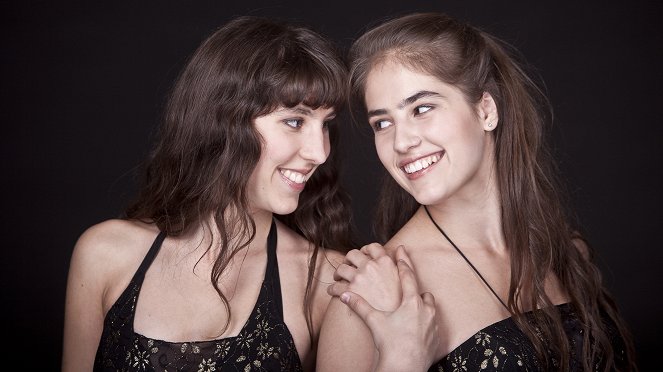Invisible Strings - The Talented Pusker Sisters - Photos