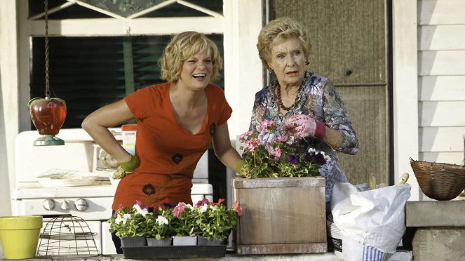 Raising Hope - Season 3 - Throw Maw Maw from the House, Part One - De la película - Martha Plimpton, Cloris Leachman