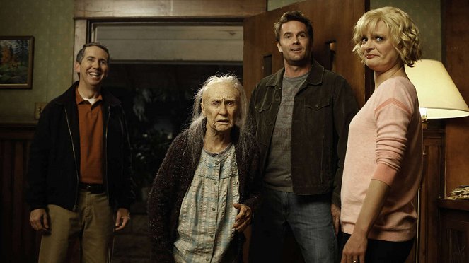 Raising Hope - Season 3 - Mamma Mia - Filmfotos - Gregg Binkley, Garret Dillahunt, Martha Plimpton