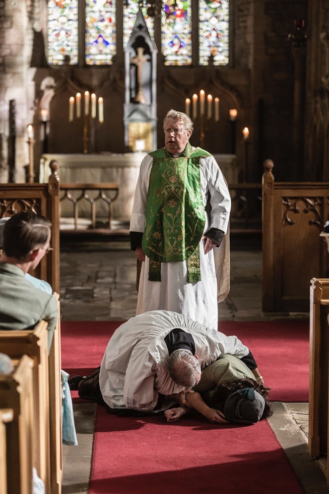 Father Brown - The House of God - Photos - Sean Campion, Mark Williams, Amy Robbins
