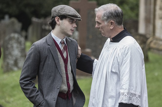 Father Brown - The House of God - Van film - Jack Wolfe, Sean Campion