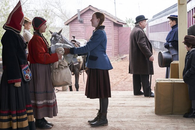 Anne with an E - Season 3 - A Hope of Meeting You in Another World - Photos - Kiawentiio, Amybeth McNulty