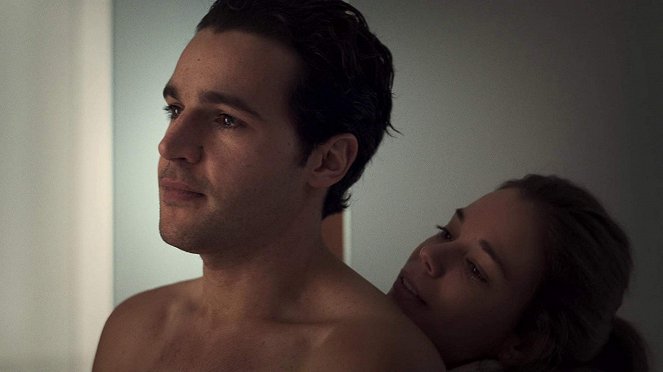 Christopher Abbott, Laia Costa