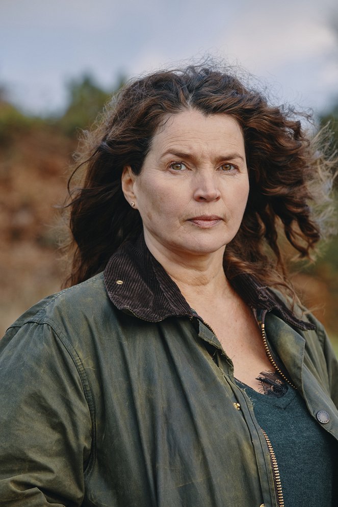 Zlatokop - Promo - Julia Ormond