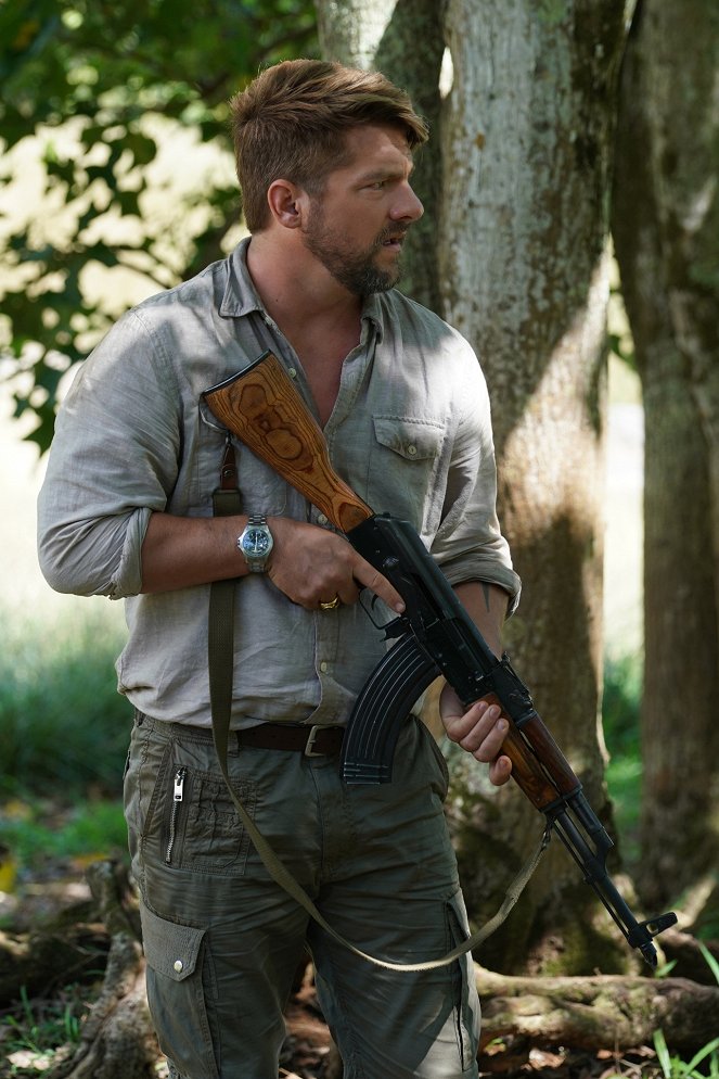 Magnum P.I. - Season 2 - Streng geheim! - Filmfotos - Zachary Knighton