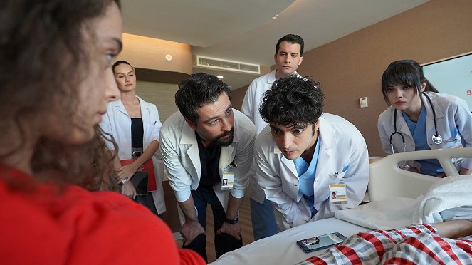 Mucize Doktor - Season 1 - Episode 15 - Filmfotos - Onur Tuna, Taner Ölmez, Sinem Ünsal