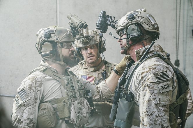 SEAL Team - The Spinning Wheel - Photos - A. J. Buckley, David Boreanaz