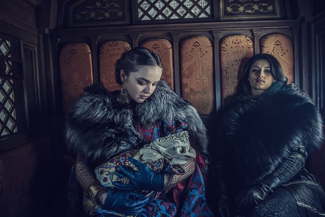 The Witcher - Season 1 - Of Banquets, Bastards, and Burials - Photos - Isobel Laidler, Anya Chalotra