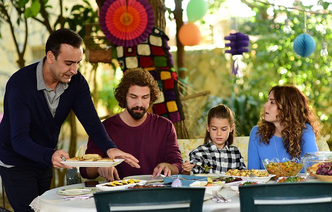 My Sweet Lie - Episode 18 - Photos - Cem Zeynel Kılıç, Furkan Palalı, Lavinya Ünlüer, Aslı Bekiroğlu