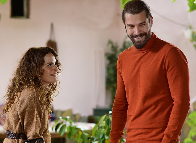 My Sweet Lie - Episode 22 - Photos - Aslı Bekiroğlu, Furkan Palalı