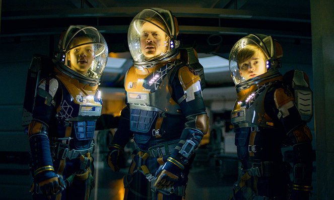 Lost in Space - Elveszve az űrben - Szakadék - Filmfotók - Taylor Russell, Toby Stephens, Maxwell Jenkins