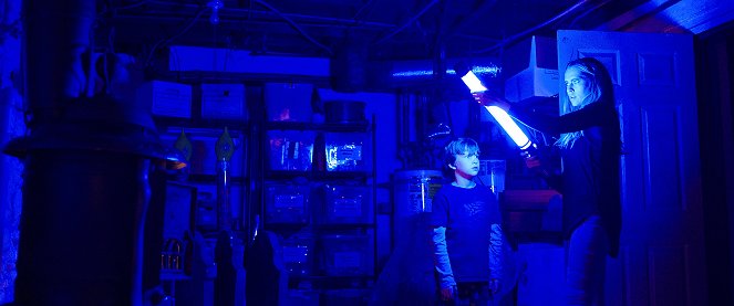 Lights Out - Van film - Gabriel Bateman, Teresa Palmer