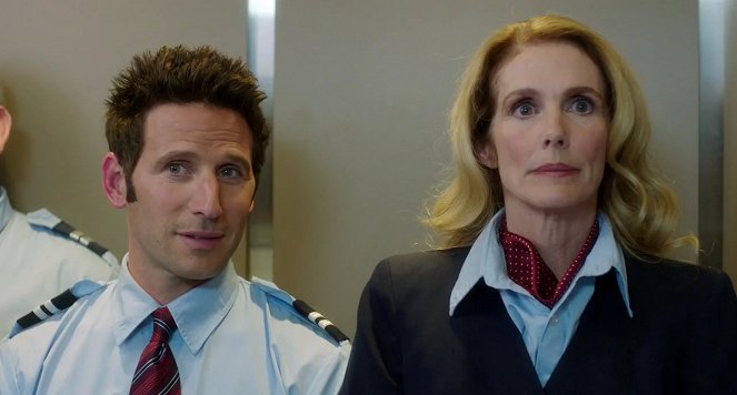 Larry Gaye: Renegade Male Flight Attendant - De la película - Mark Feuerstein, Julie Hagerty