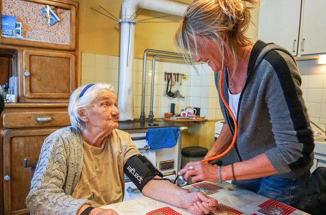 Alpendörfer - Frankreich: Drei Ärztinnen für ein Dorf - Kuvat elokuvasta