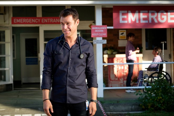 Doctor Doctor - What Difference the Day Makes - De la película - Rodger Corser